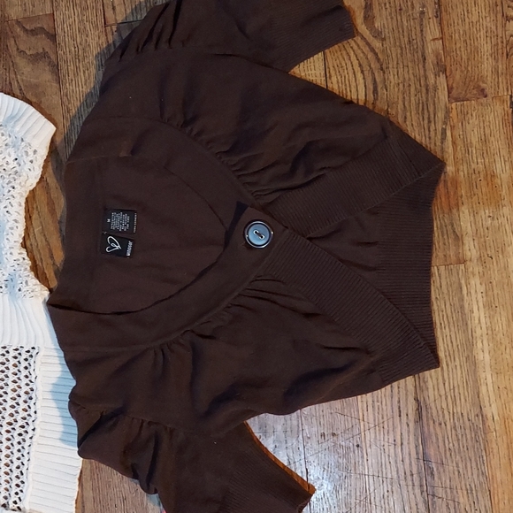 3 tops - Picture 2 of 12